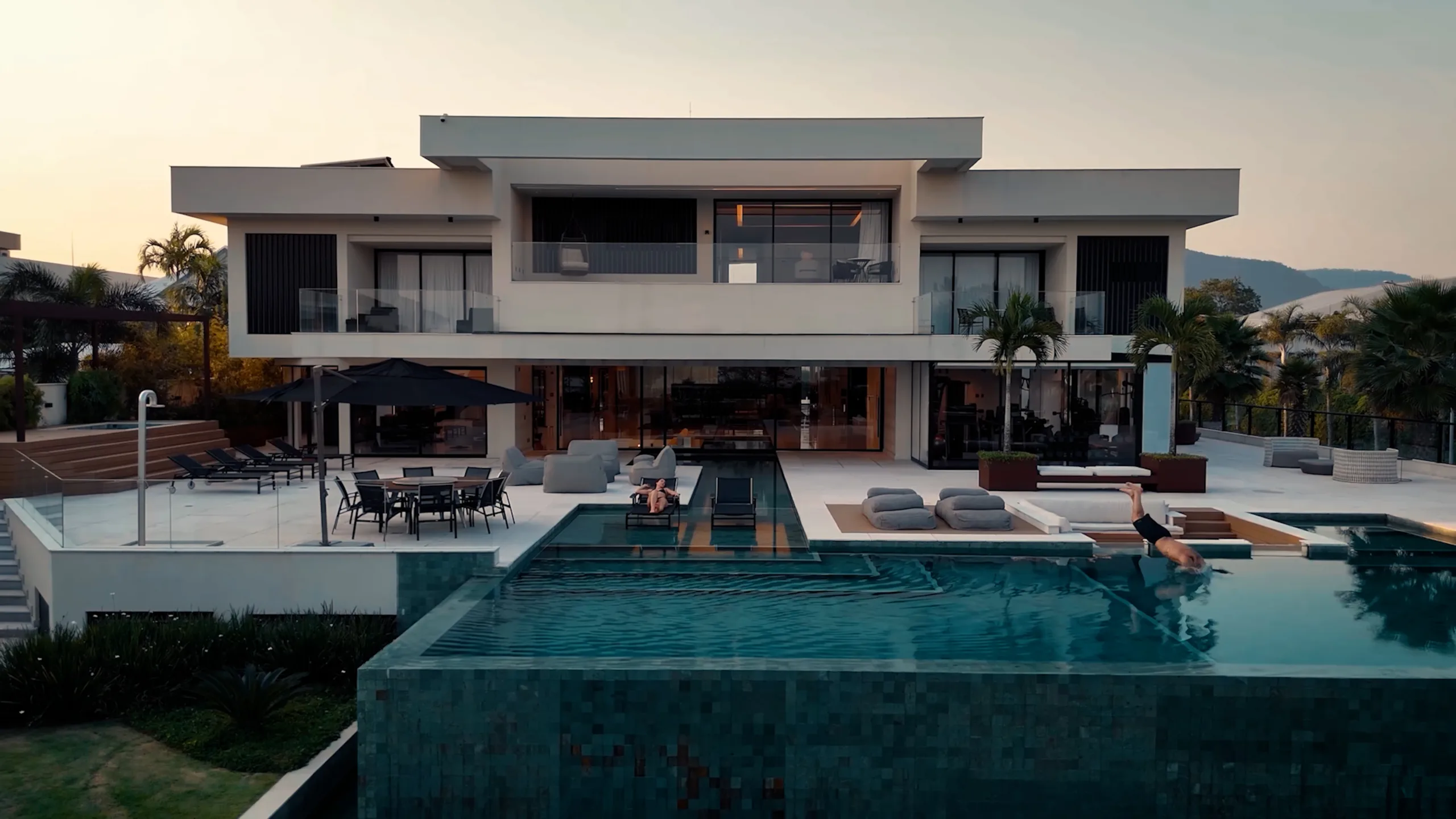 Área externa residência alto padrão produção vídeo imobiliário profissional RJ